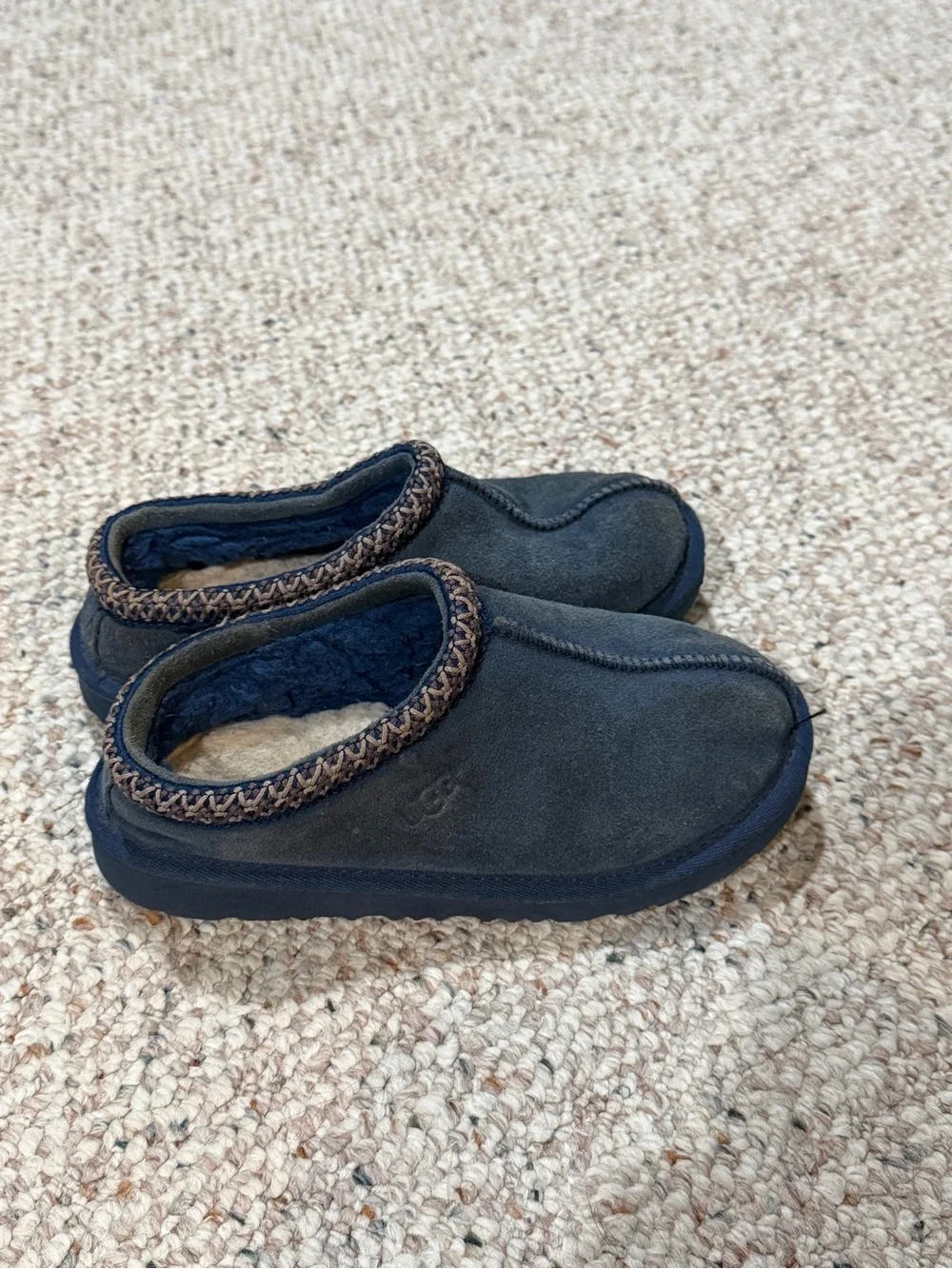 UGG tasmans Navy Suede Slip-On Slippers size kids 2